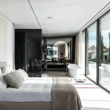 Villa Luna Marbella Near Puerto Banus